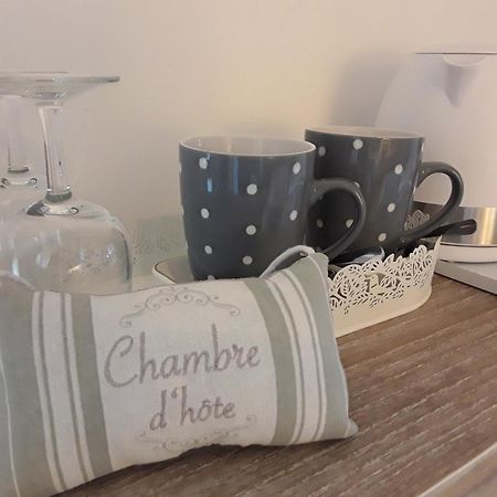 La Belle Ame Bed & Breakfast Saint-Priest-des-Champs Room photo
