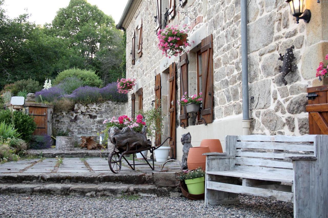 La Belle Ame Bed & Breakfast Saint-Priest-des-Champs Exterior photo