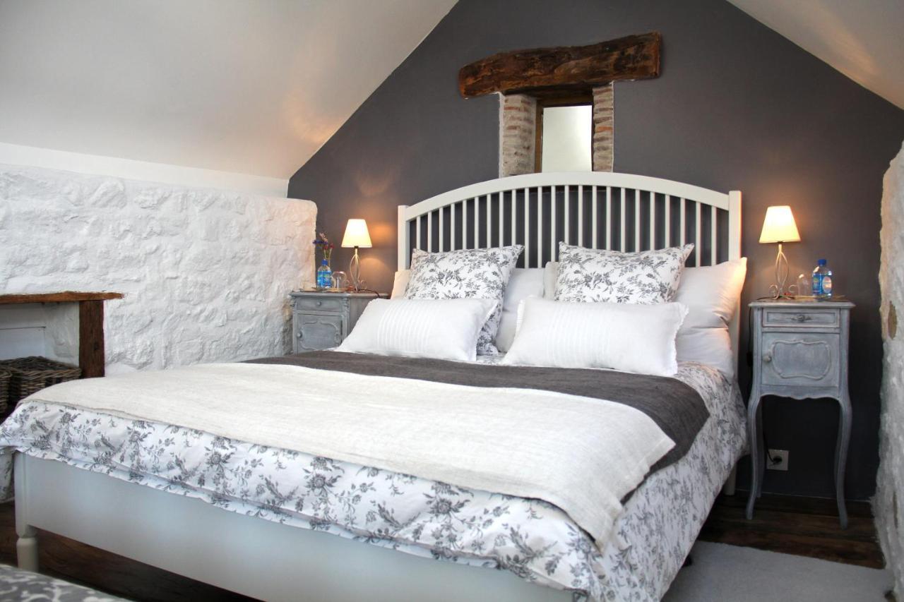 La Belle Ame Bed & Breakfast Saint-Priest-des-Champs Room photo