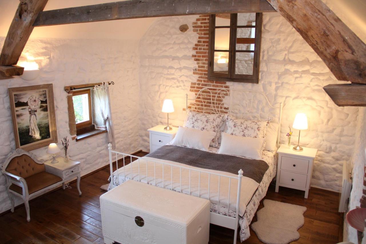 La Belle Ame Bed & Breakfast Saint-Priest-des-Champs Room photo