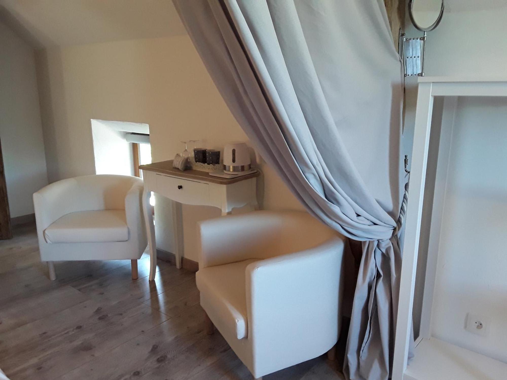 La Belle Ame Bed & Breakfast Saint-Priest-des-Champs Room photo