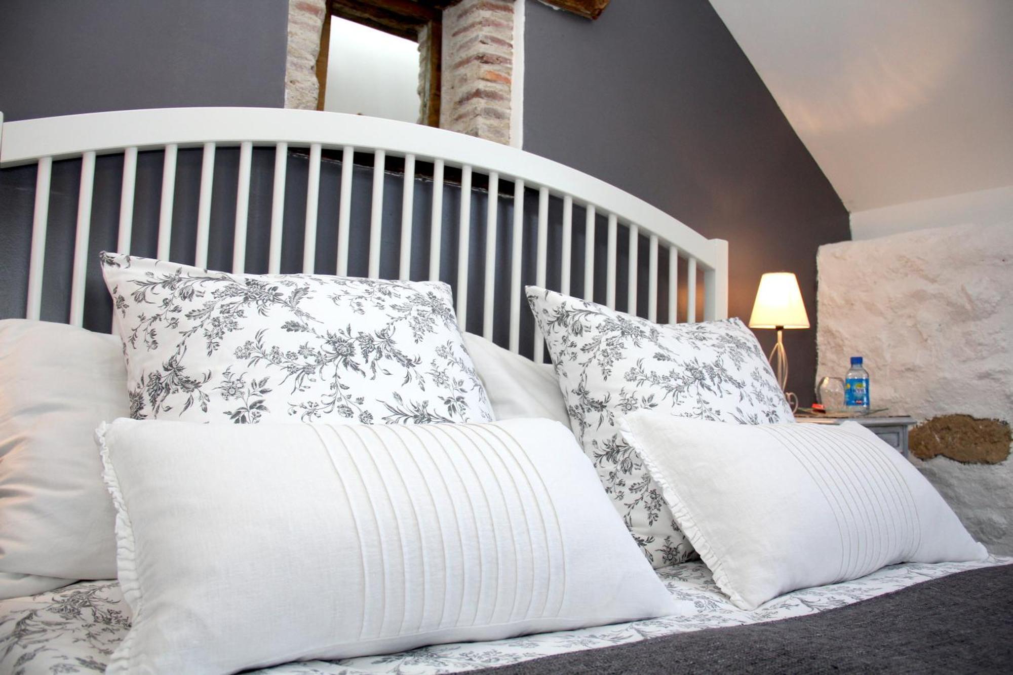 La Belle Ame Bed & Breakfast Saint-Priest-des-Champs Room photo