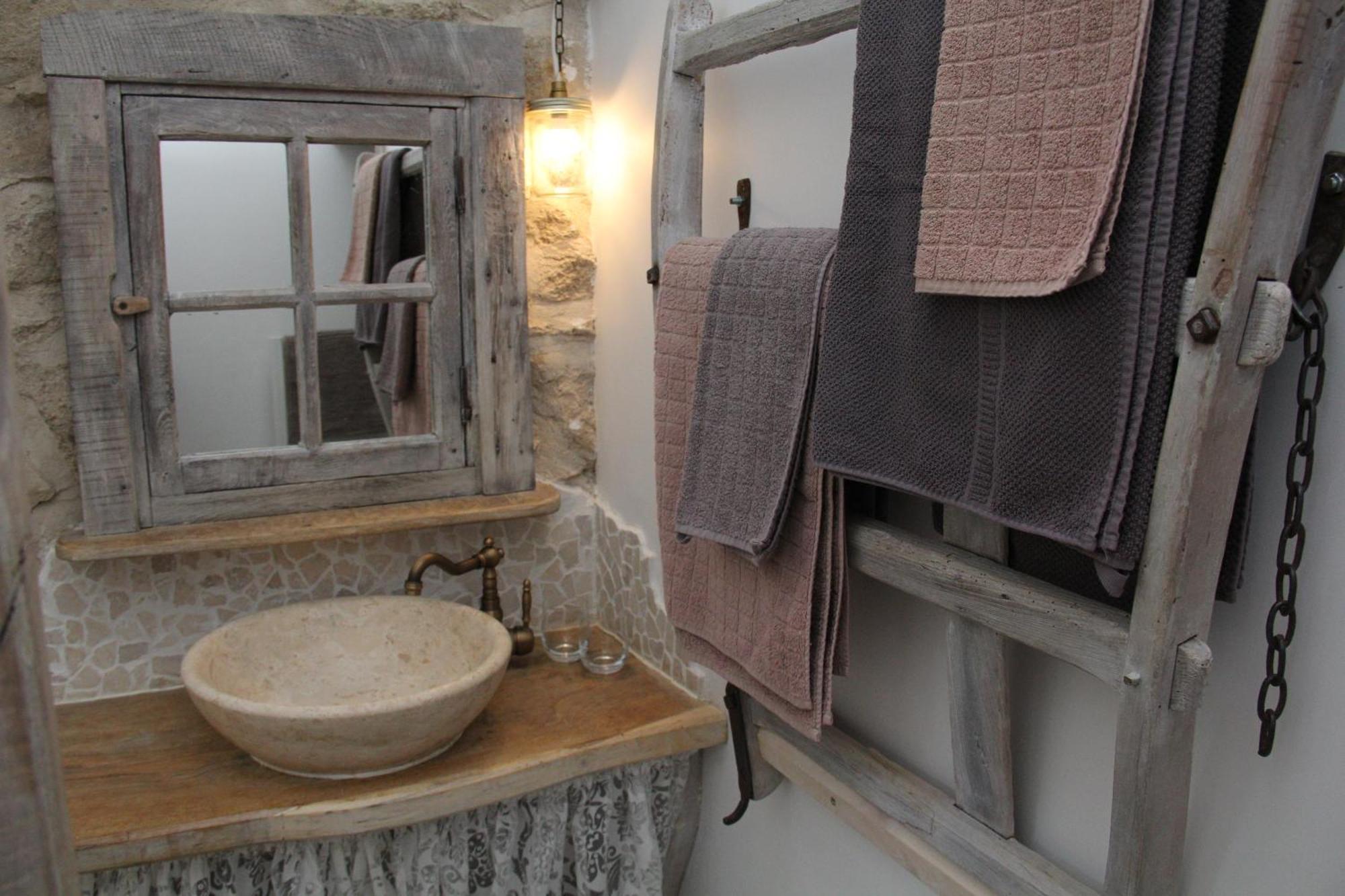 La Belle Ame Bed & Breakfast Saint-Priest-des-Champs Room photo