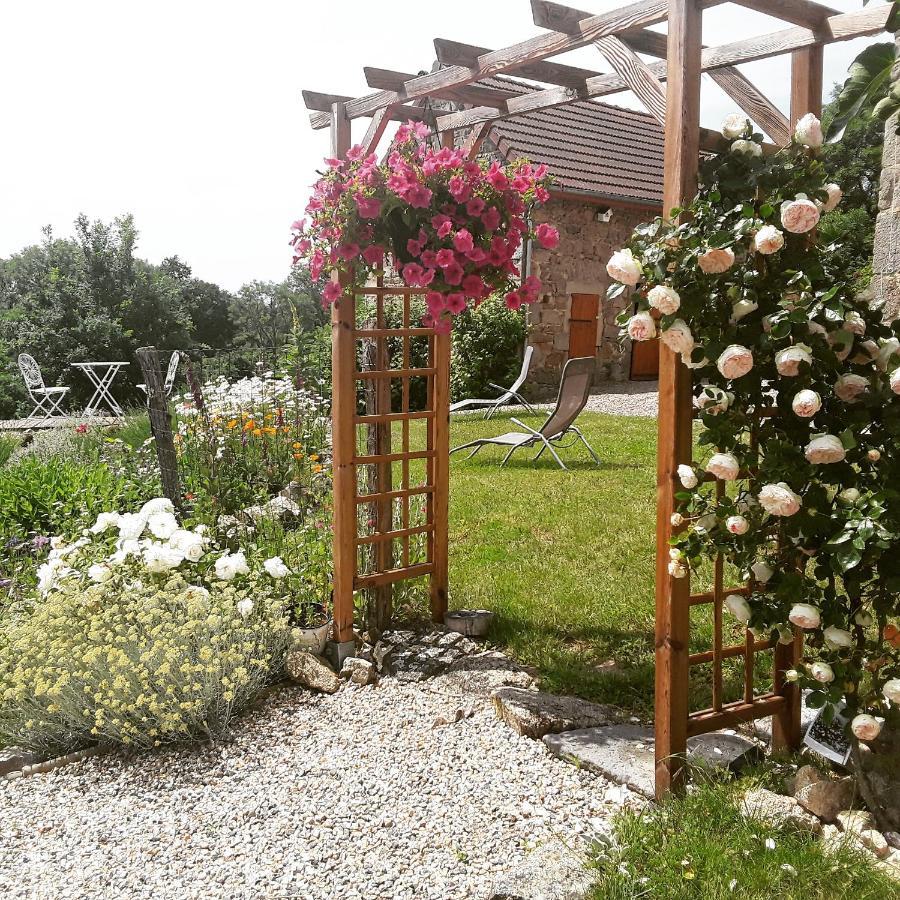 La Belle Ame Bed & Breakfast Saint-Priest-des-Champs Exterior photo