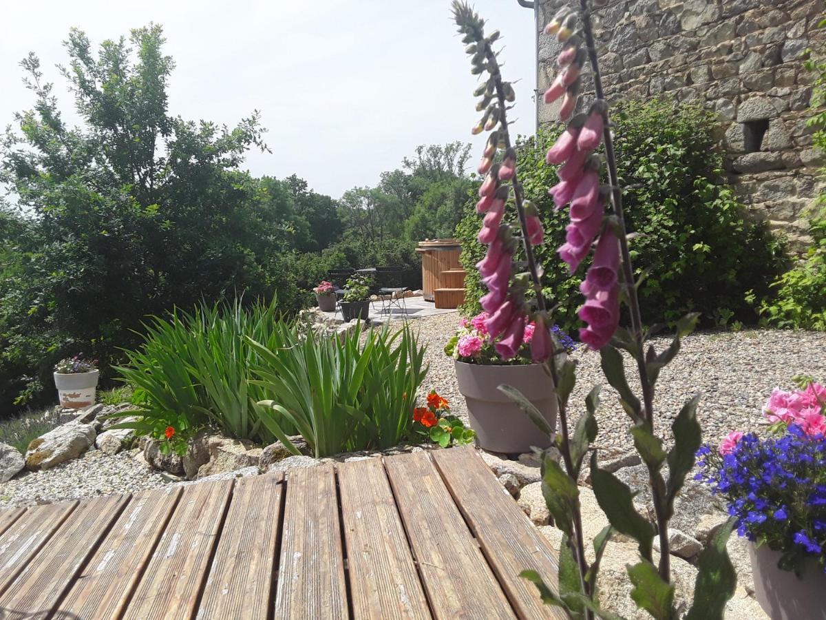 La Belle Ame Bed & Breakfast Saint-Priest-des-Champs Exterior photo