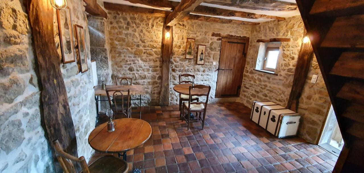 La Belle Ame Bed & Breakfast Saint-Priest-des-Champs Exterior photo