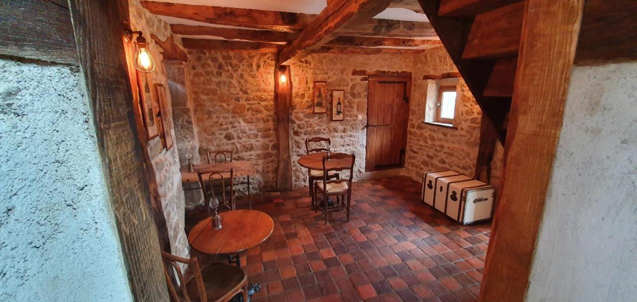 La Belle Ame Bed & Breakfast Saint-Priest-des-Champs Exterior photo